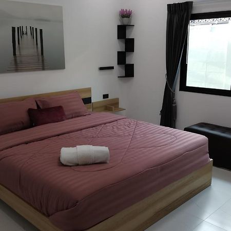 Private Pool Villa With Jacuzzi At Royal Park Village - Walk To The Beach - 6 People - Max 3 Males (Adults Only) Jomtien Beach Eksteriør billede