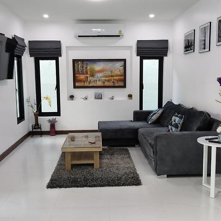 Private Pool Villa With Jacuzzi At Royal Park Village - Walk To The Beach - 6 People - Max 3 Males (Adults Only) Jomtien Beach Eksteriør billede