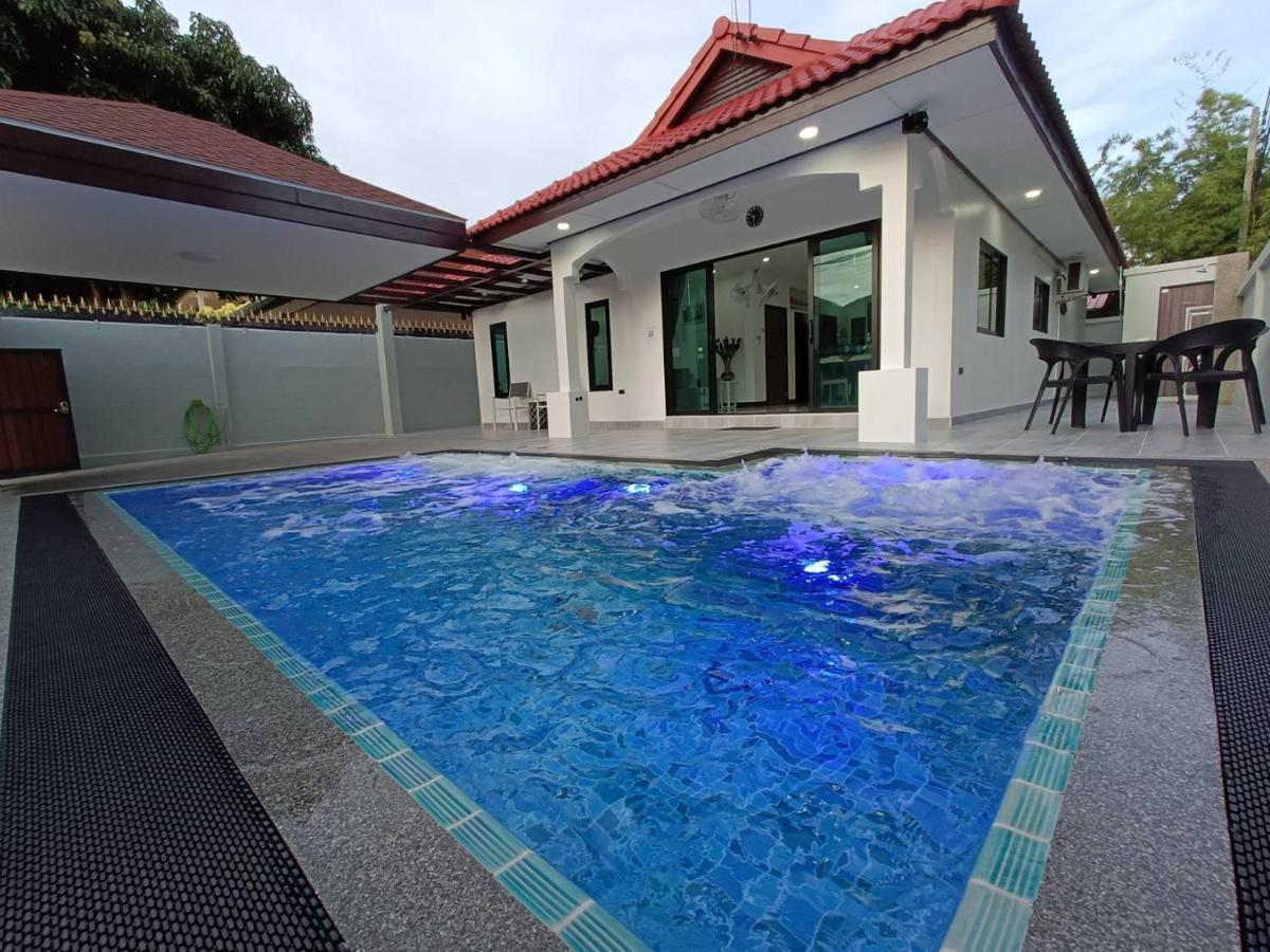 Private Pool Villa With Jacuzzi At Royal Park Village - Walk To The Beach - 6 People - Max 3 Males (Adults Only) Jomtien Beach Eksteriør billede